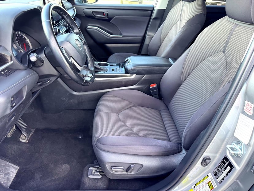 2022 Toyota Highlander - Image 12