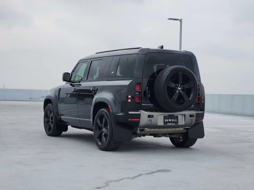 2022 Land Rover Defender - Image 7