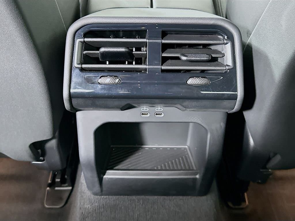 2025 BMW 5 Series - Image 26