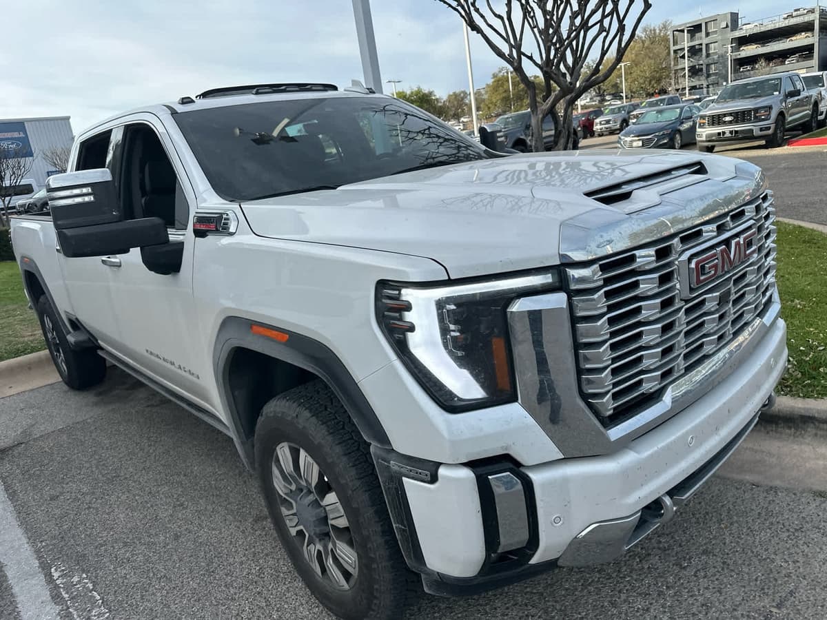 2025 GMC Sierra 2500HD - Image 4