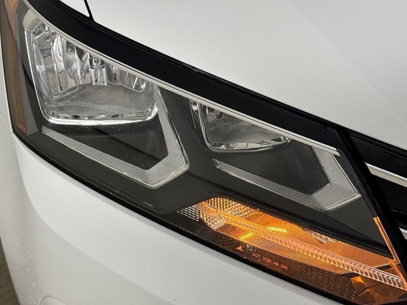 2017 Volkswagen Passat - Image 34