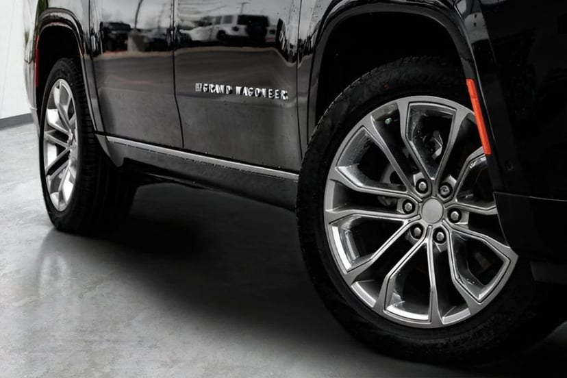 2023 Jeep Grand Wagoneer L - Image 23