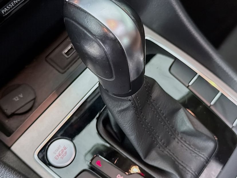 2022 Volkswagen Passat - Image 20