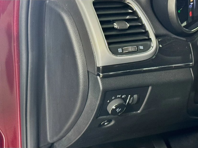2019 Jeep Grand Cherokee - Image 11