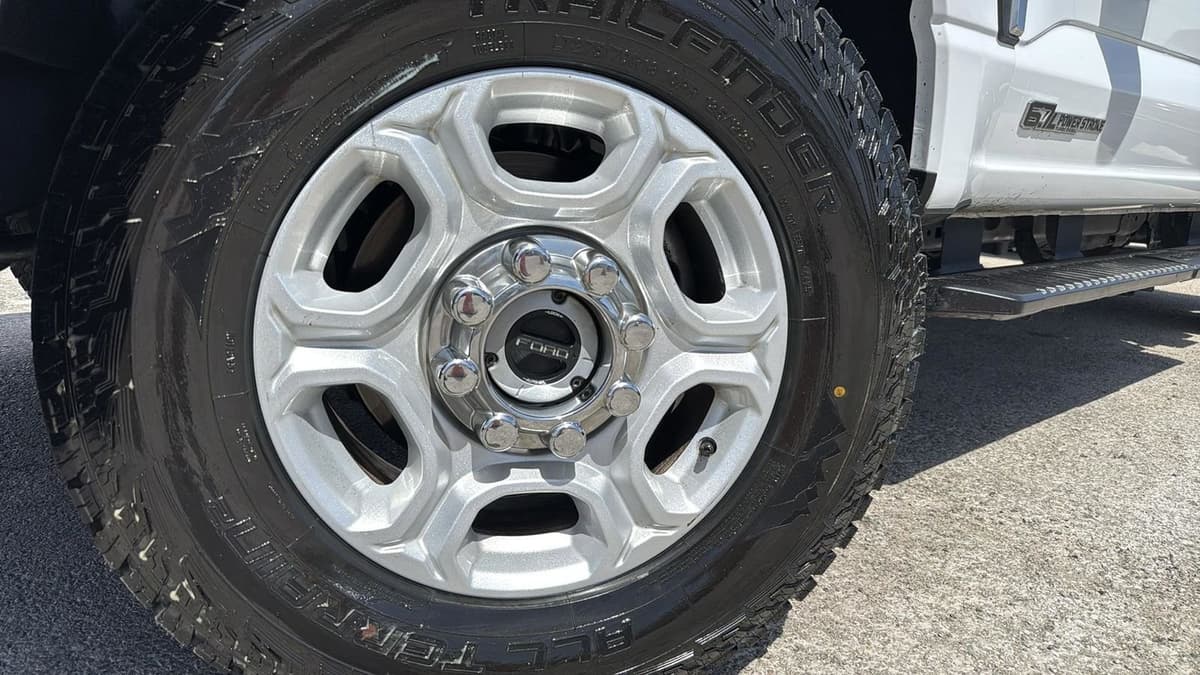 2025 Ford F-350SD - Image 9