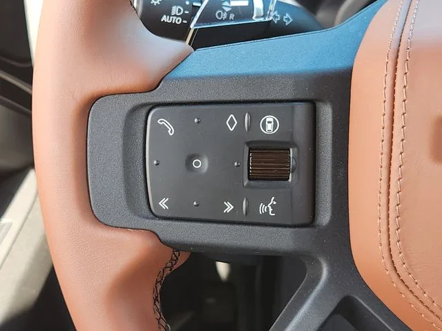 2026 Land Rover Defender 110 - Image 27