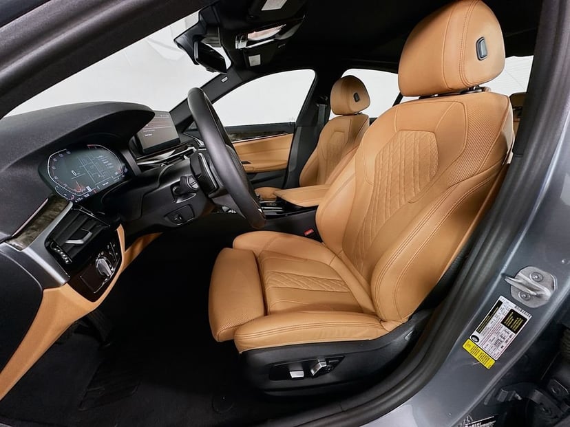 2023 BMW 5 Series - Image 21