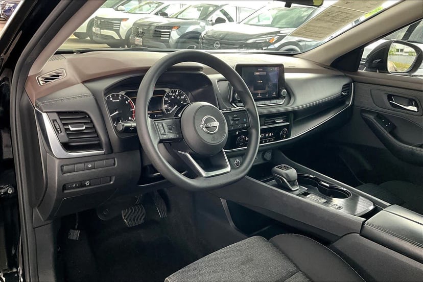 2023 Nissan Rogue - Image 17