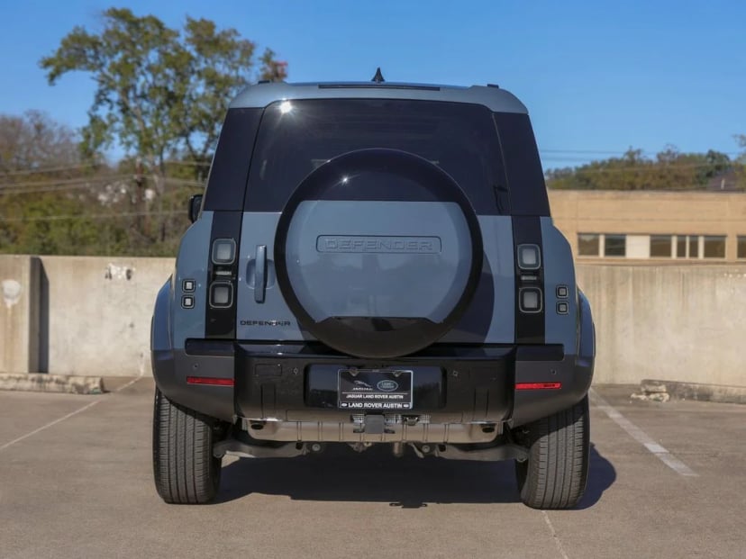 2026 Land Rover Defender 110 - Image 8