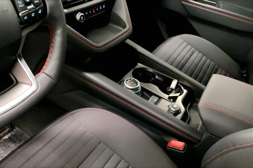 2026 Ford Explorer - Image 6