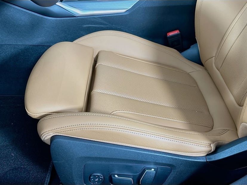 2025 BMW 3 Series - Image 21