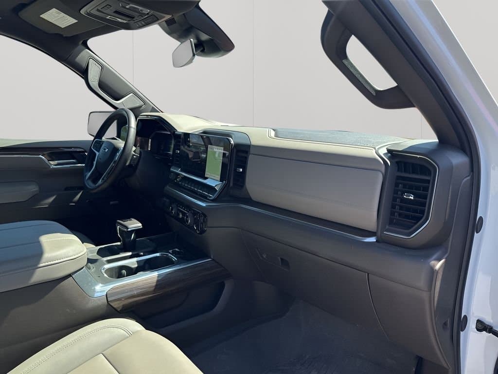 2025 Chevrolet Silverado 1500 - Image 14