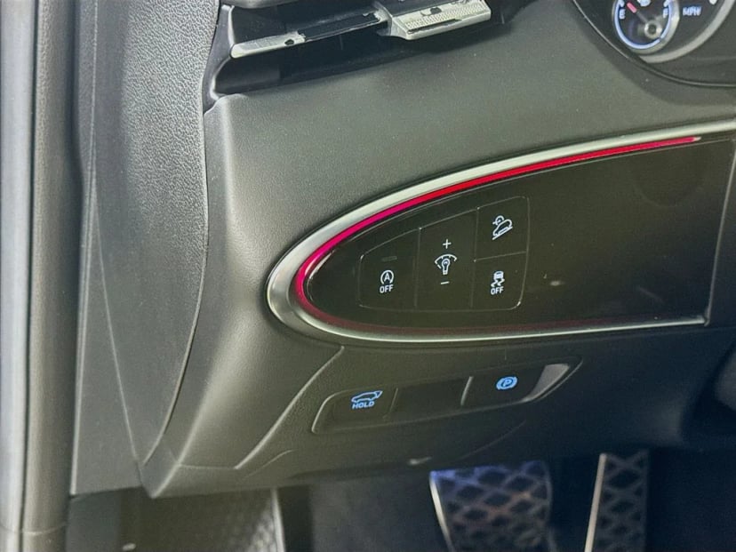 2022 Genesis GV70 - Image 10