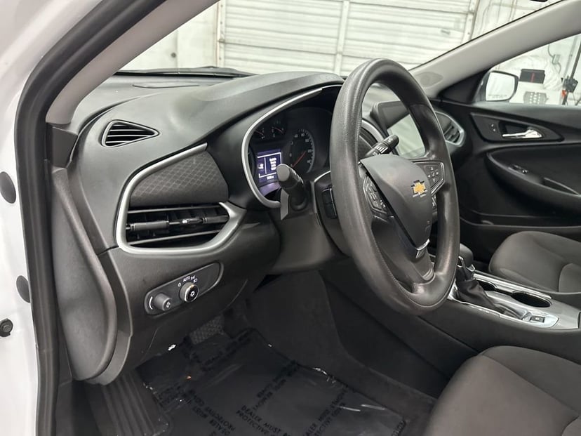 2023 Chevrolet Malibu - Image 9