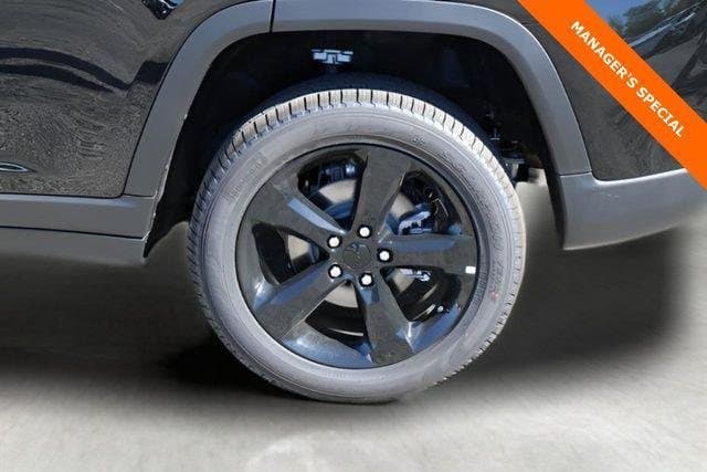 2025 Jeep Grand Cherokee - Image 9