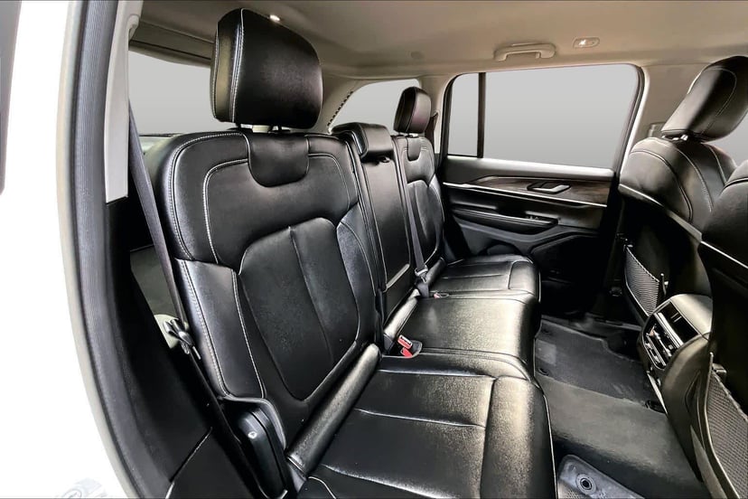 2023 Jeep Grand Cherokee - Image 19
