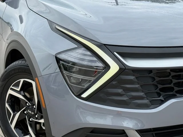 2025 Kia Sportage - Image 3