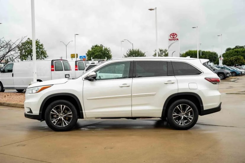 2016 Toyota Highlander - Image 1