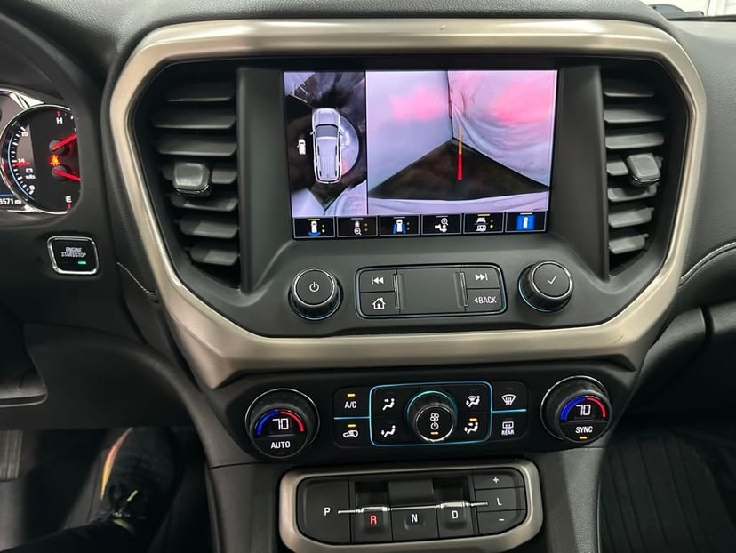 2021 GMC Acadia - Image 13