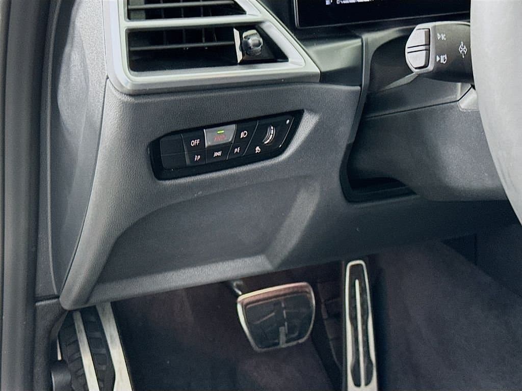 2025 BMW 4 Series - Image 10