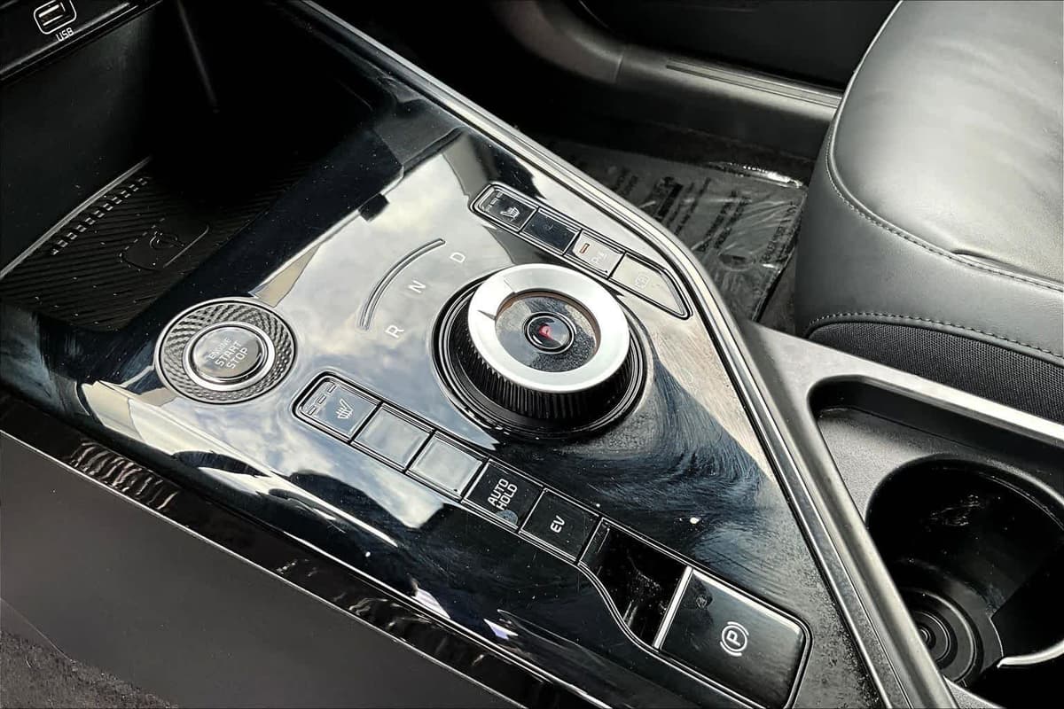 2023 Kia Niro Plug-In Hybrid - Image 16