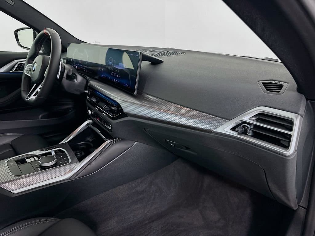 2025 BMW 4 Series - Image 30