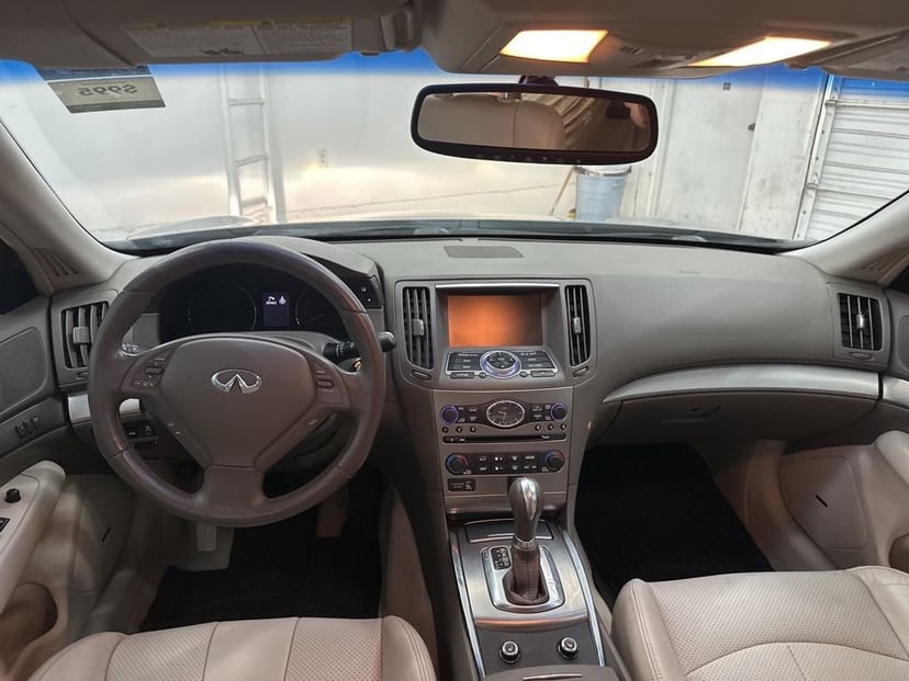 2011 INFINITI G37 - Image 14