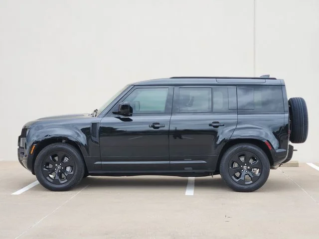 2025 Land Rover Defender 110 - Image 4