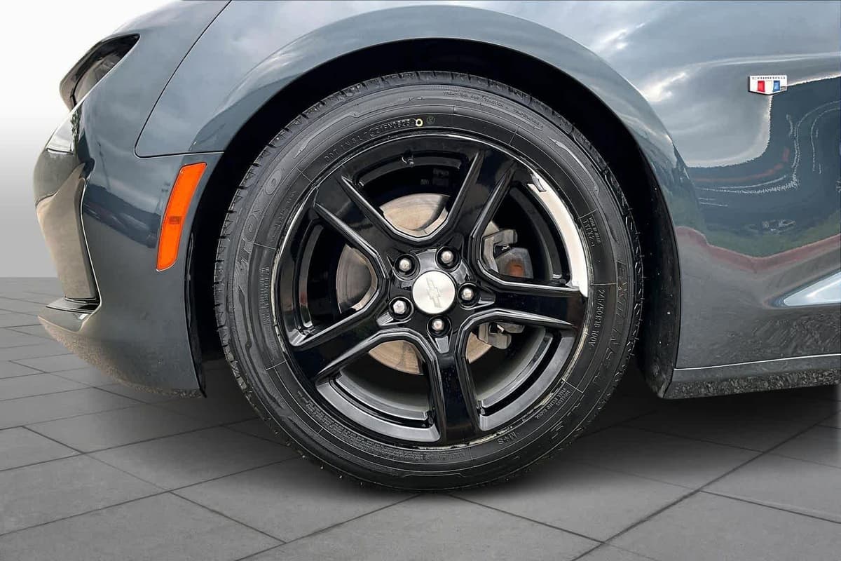 2021 Chevrolet Camaro - Image 11