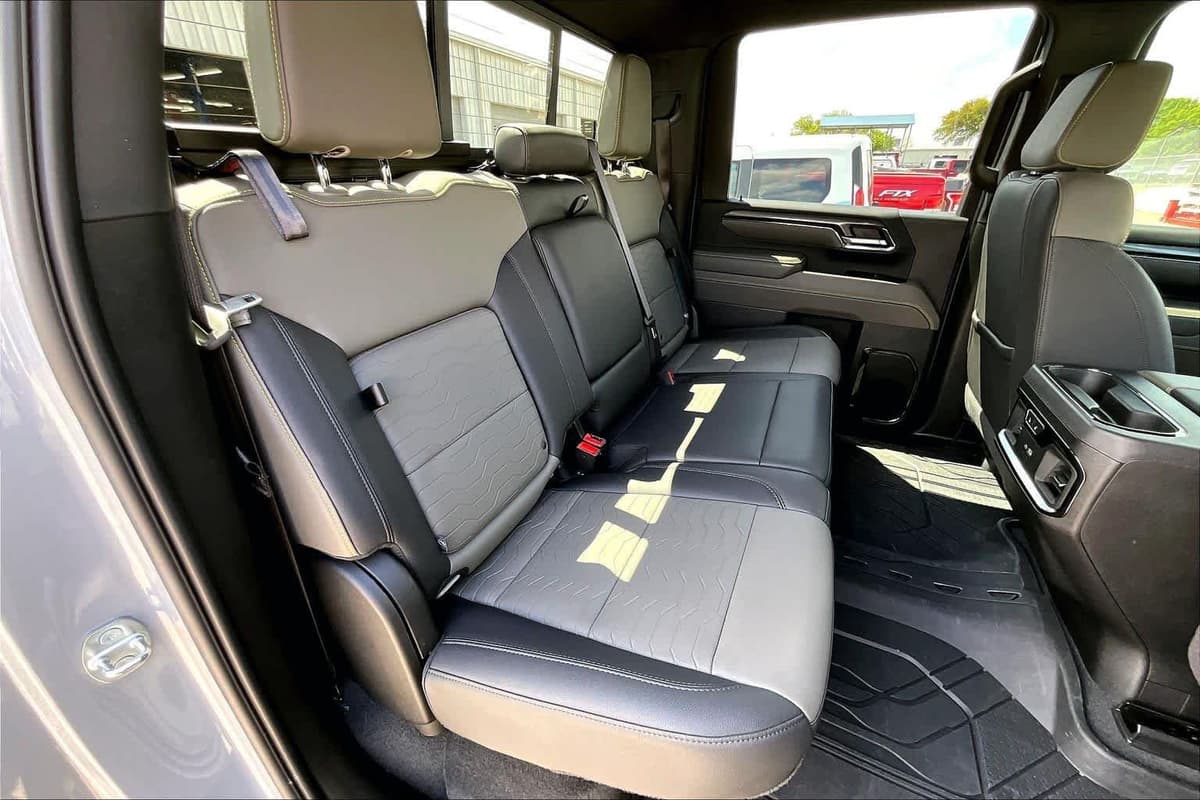 2024 Chevrolet Silverado 2500HD - Image 22