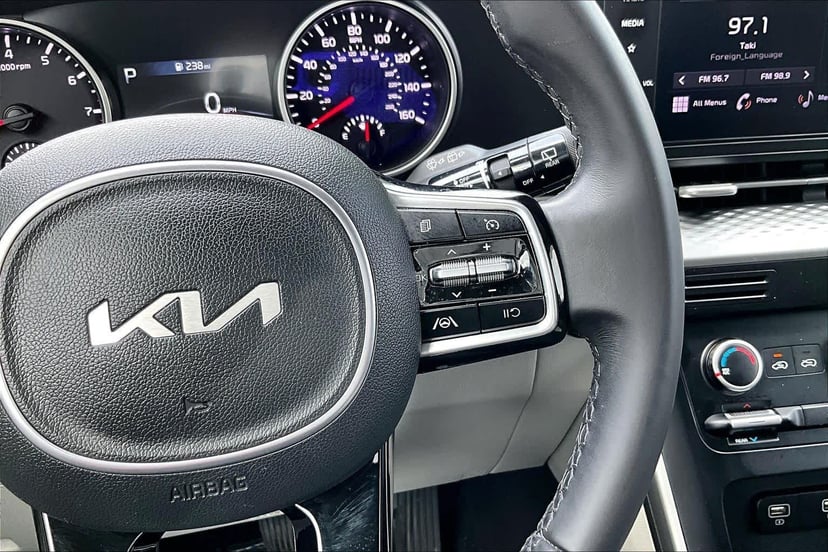 2023 Kia Carnival - Image 24
