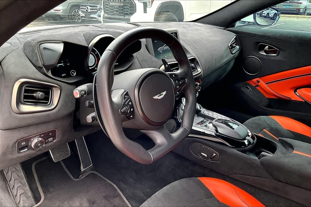 2020 Aston Martin Vantage - Image 18
