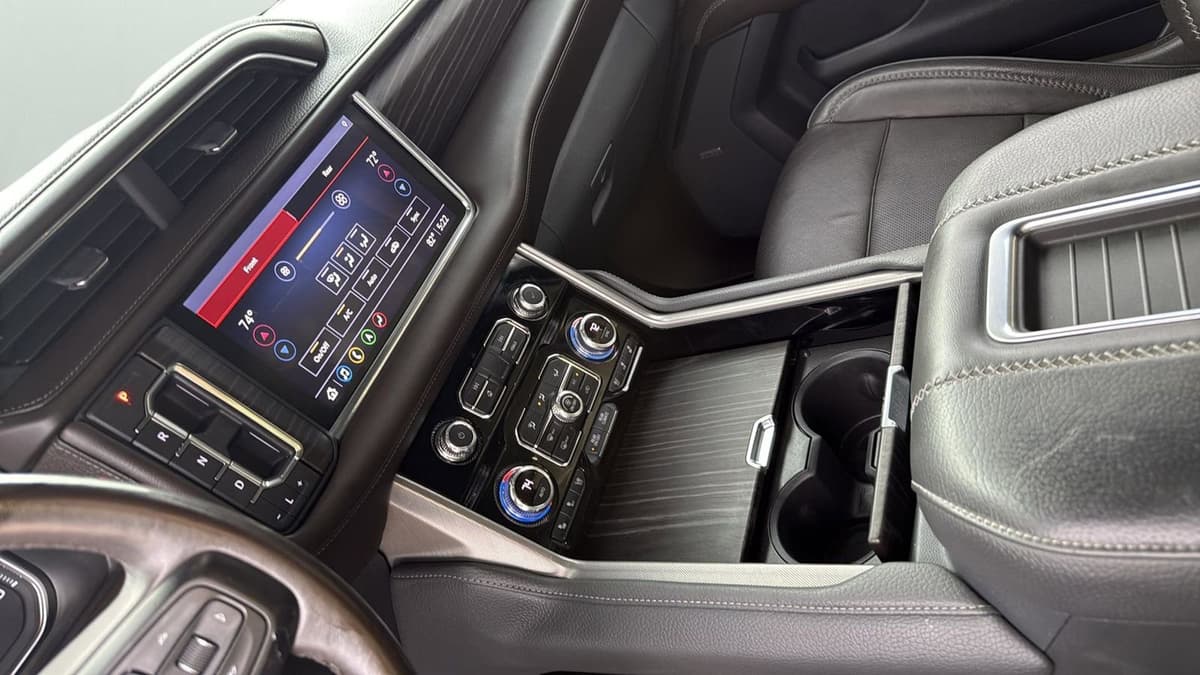 2021 GMC Yukon - Image 21