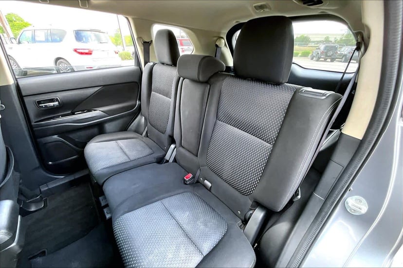 2017 Mitsubishi Outlander - Image 21