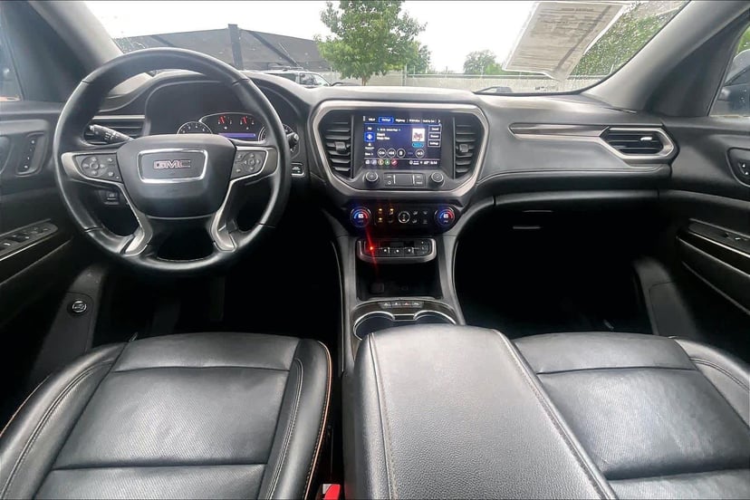 2023 GMC Acadia - Image 15