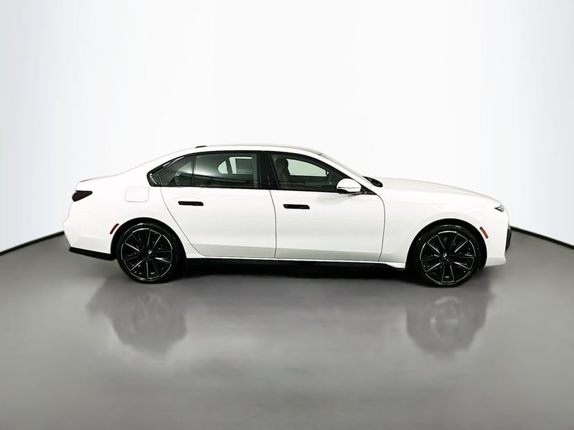 2025 BMW 7 Series - Image 3
