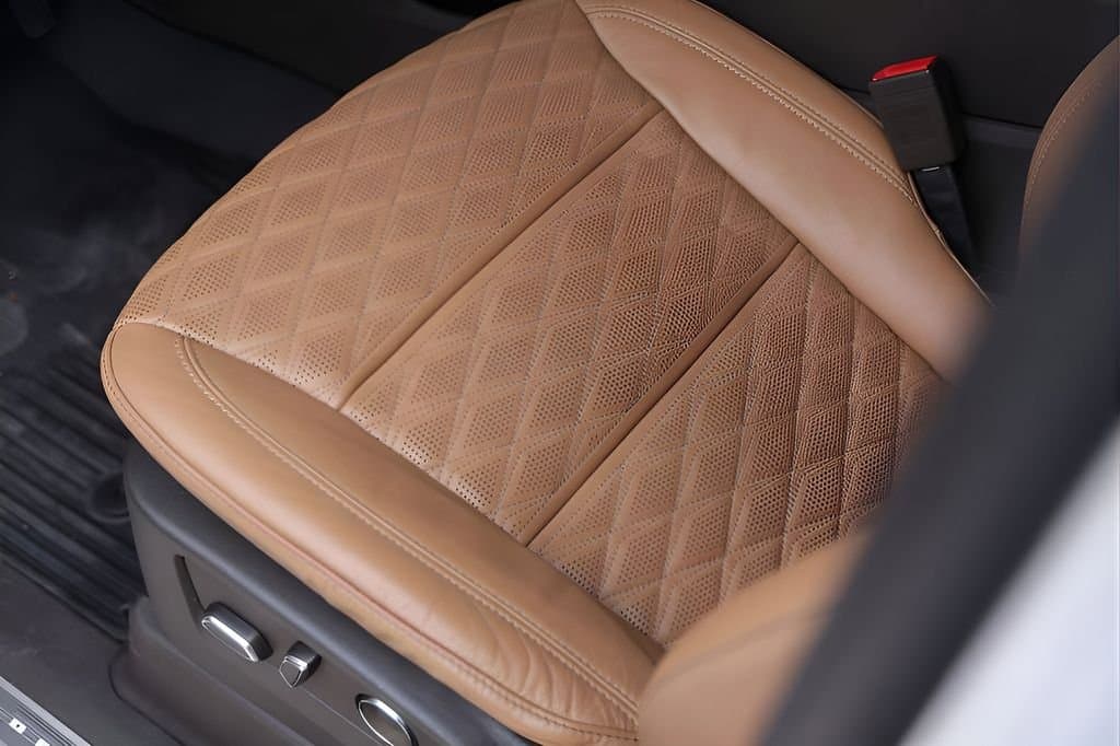 2021 Cadillac Escalade - Image 10