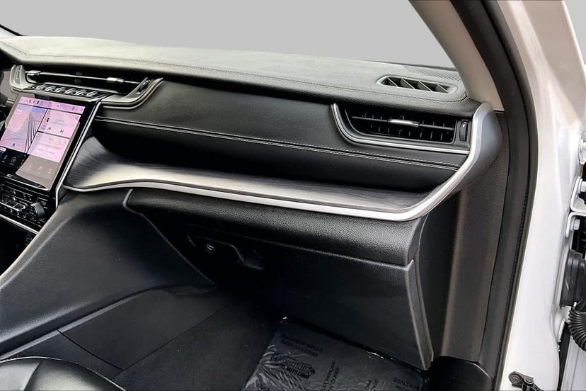 2023 Jeep Grand Cherokee - Image 18