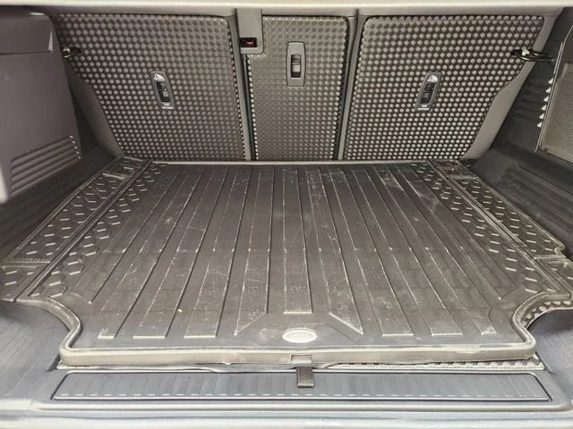 2026 Land Rover Defender 110 - Image 31