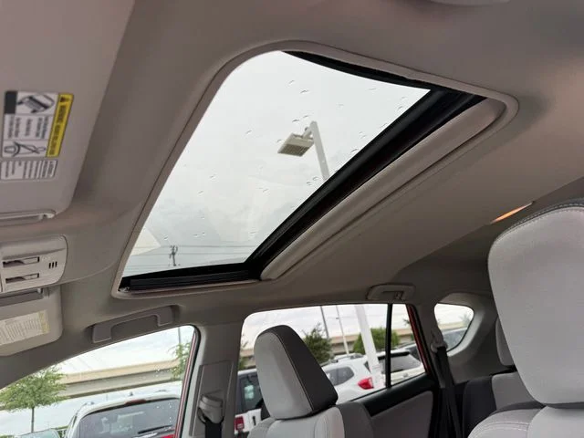 2015 Toyota RAV4 - Image 28