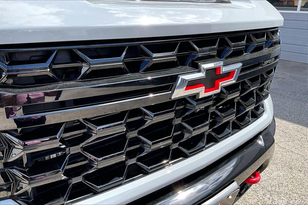 2024 Chevrolet Silverado 2500HD - Image 32