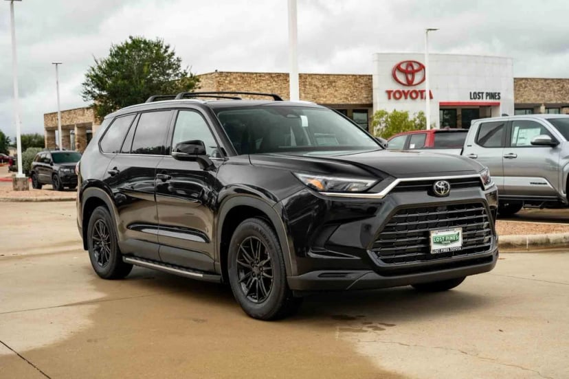2026 Toyota Grand Highlander - Image 2
