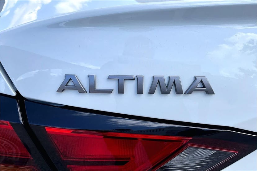 2024 Nissan Altima - Image 10
