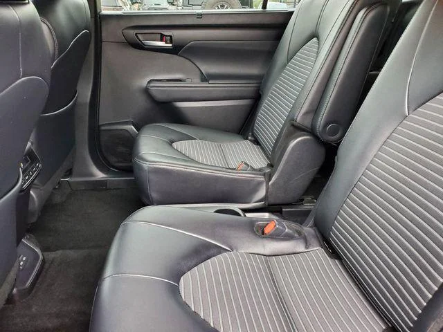 2025 Toyota Highlander - Image 54