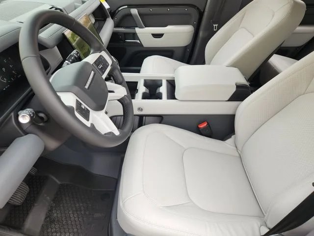 2026 Land Rover Defender 110 - Image 9