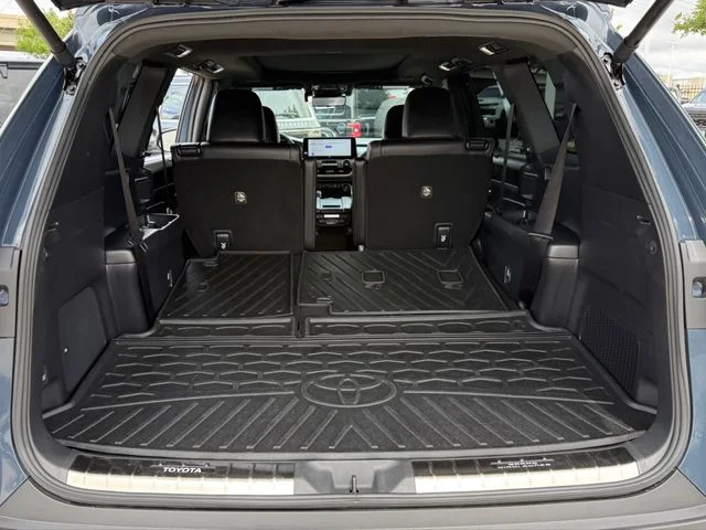 2025 Toyota Grand Highlander Hybrid - Image 30