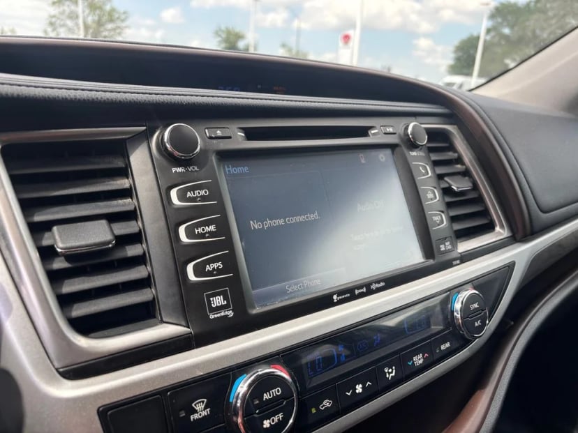 2017 Toyota Highlander - Image 19