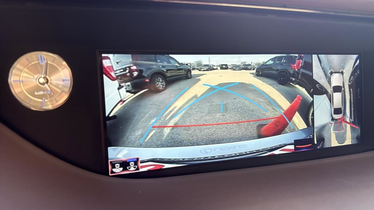 2018 Lexus LS - Image 19