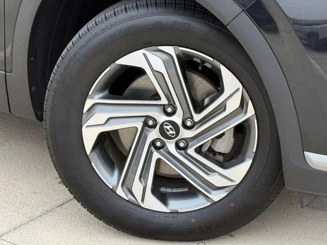 2023 Hyundai Santa Fe - Image 2