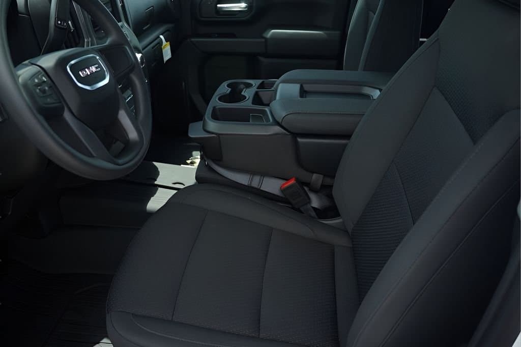 2024 GMC Sierra 2500HD - Image 13